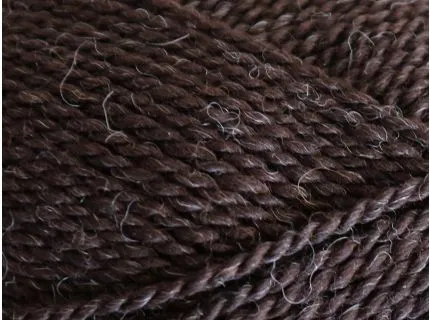 Close up af Garnnøgle Marshdale fra Filcolana i farven cafe noir 983