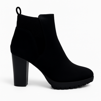 Sort dame ankelstøvle i ruskind med blokhæl og plateau-sål