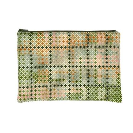 Model foto til broderikit: Eng Clutch fra fru zippe