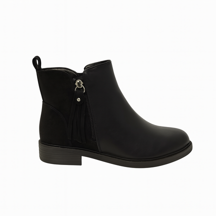 Sort ankelstøvle i læderlook med frynse-detalje og lav hæl