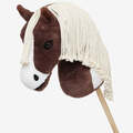 LeMieux Hobby Horse Flash. Kæphesten Flash er en smuk brun og hvid broget kæphest fra LeMieux Hobby Horse kollektion.