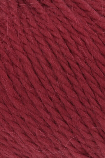 close up af garnnoegle af maerket carpe diem fra lang yarns i farven bourgogne