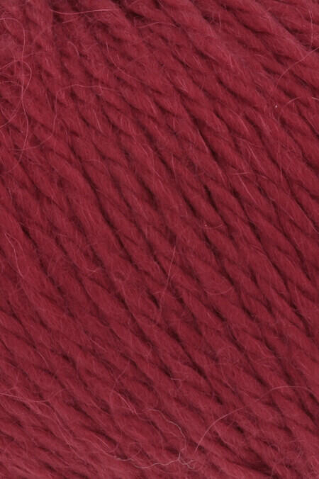 close up af garnnoegle af maerket carpe diem fra lang yarns i farven bourgogne