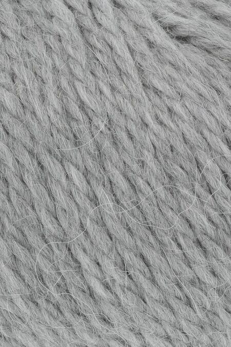 close up af garnnoegle af maerket carpe diem fra lang yarns i farven lys graa meleret