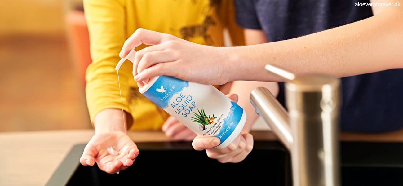Aloe Liquid Soap sæbe med Aloe vera - doseres i hånden på et barn