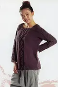 Strikket bordeaux Bananblomst sweater designet af Annette Danielsen fra bogen Østen for Solen, strikket i Isagergarn