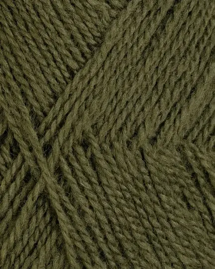 close up af finull fra rauma garn i farven mosegroen
