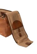 laaget med plads til strikkepinde paa project 44 laedertaske fra re designed i farven walnut