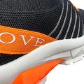 Sorte og orange sko med elastik