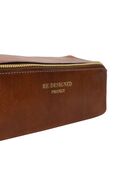 close up af etuiet project 41 fra re-designed i laeder og farven walnut
