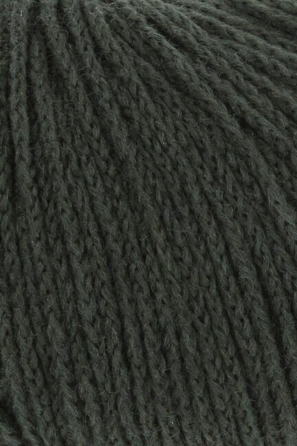 Close up af Garnøgle af kvaliteten nomad fra Lang Yarns i farven mørk grøn