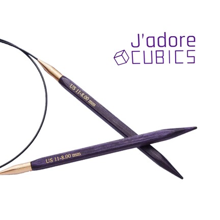 j adore cubics rundpind fra knitpro med logo i hjoernet