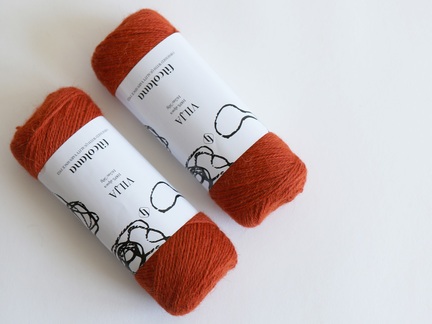 to nøgler vilja garn fra filcolana i farve 111 pumpkin