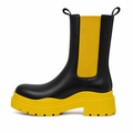 Dame Chelsea-boot i sort med gule elastikpaneler og chunky gul sål
