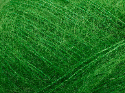 close up af garnoegle tilia fra filcolana i farve 279 juicy green