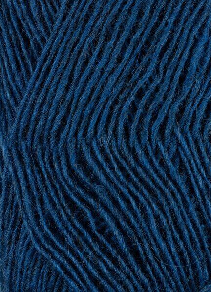 Close up af garnet fjallalopi fra istex i farven bay blue