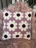 den med store blomster - pude fra brodero med blomstermønster. Broderet med garn Peruvian fra filcoalan