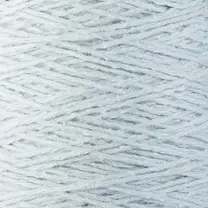 Close up af garnet Shimo fra ITO garn i farven pale blue