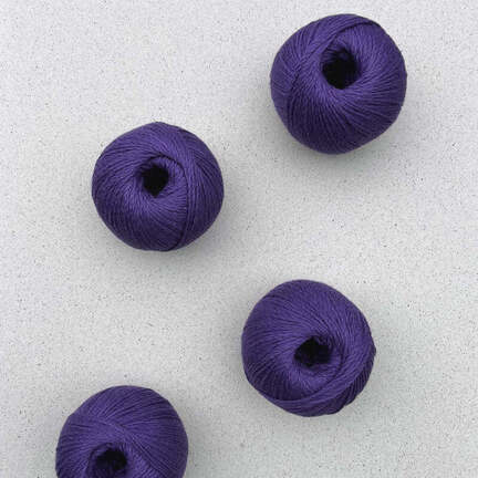 4 garnnoegler af market sole fra pascuali i farven grape