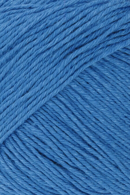 Close up af sommergarnet Sweet fra Lang Yarns i farven lagoon 110