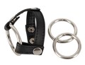Bad Kitty Cock & Ball Ring – sort kunstlæderrem med tre udskiftelige metalringe, justerbar pasform, 21 cm lang, til maskulin stimulering og kontrol.