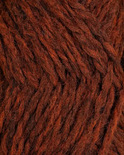 close up af garnet vams fra rauma i farven rustroed