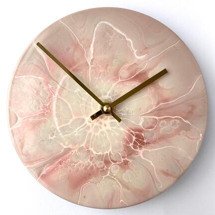 Englefryd - Anderledes lyserødt unika vægur fra Redesigna