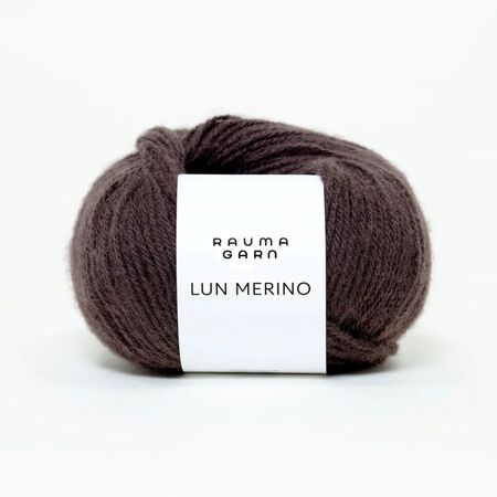 Garnet lun merino fra rauma garn i farven mørk chokolade