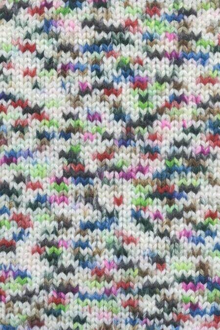 close up af garnet mosaic fra lang yarns farve 07