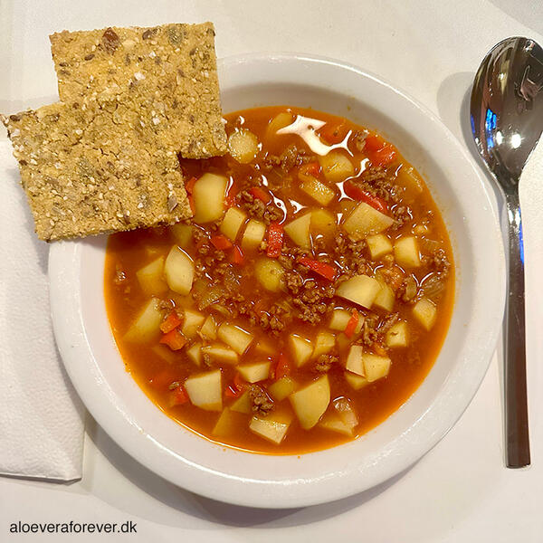 Gulaschsuppe med frøknækbrød - C9 opskrift