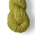 Close up af Isager Tweed i farven lime