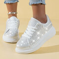 Hvide dame sneakers med rhinsten og høj platformsål, glitrende overflade