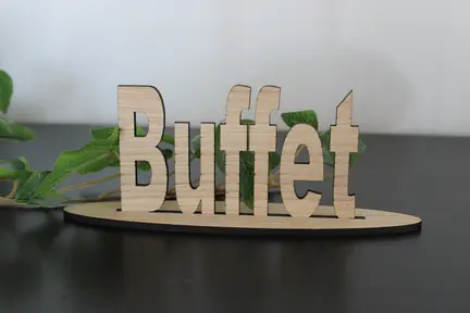 Buffet skilt udskåret i træ - fest skilt i eg