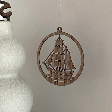 fregatten-sejlskib-ornament-trae-valnoed-bysandager