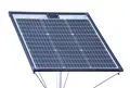 Detalje af FLINpoleᐩ bifacial solpanel og rustfri monteringsbeslag