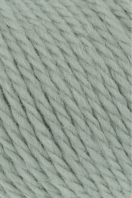 close up af garnnoegle af maerket carpe diem fra lang yarns i farven salvie