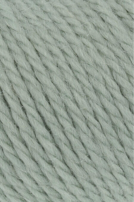 close up af garnnoegle af maerket carpe diem fra lang yarns i farven salvie