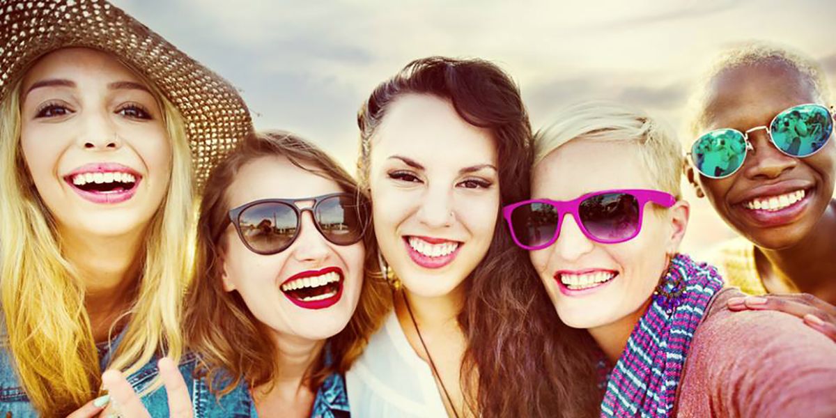 Glade kvinder bliver Forever forhandlere