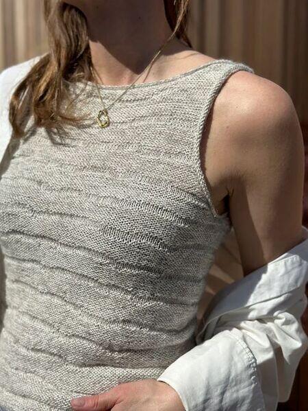 tide-loop-top-other-loop-strikkekit-Trio-2-isager-model-med-top