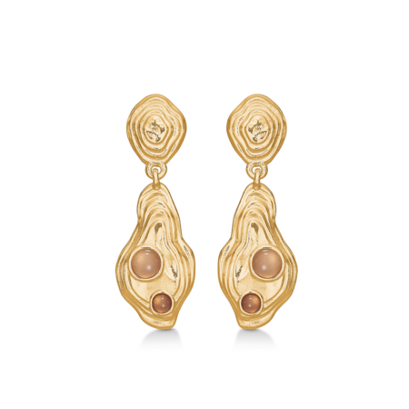 Shell øreringe udført i 925 sterlingsølv belagt med en slidstærk 18 karat forgyldning isat rosa zirkonia.