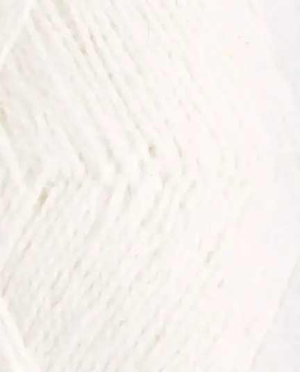 close up af garnet finull fra Rauma i farven hvid 400