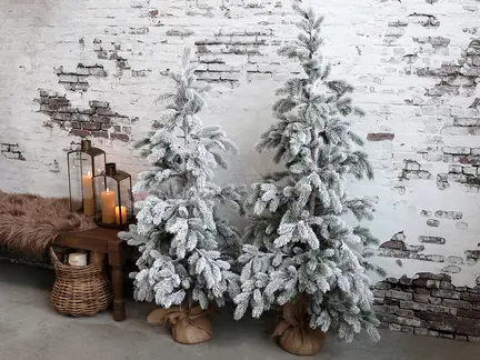 Chic Antique, Grantræ med sne, 150 cm.