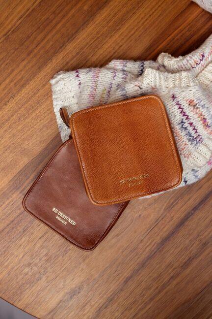 to project 83 fra re designed i farverne burned tan og walnut