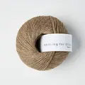 garnnoegle merino fra knitting for olive i farven kardemomme