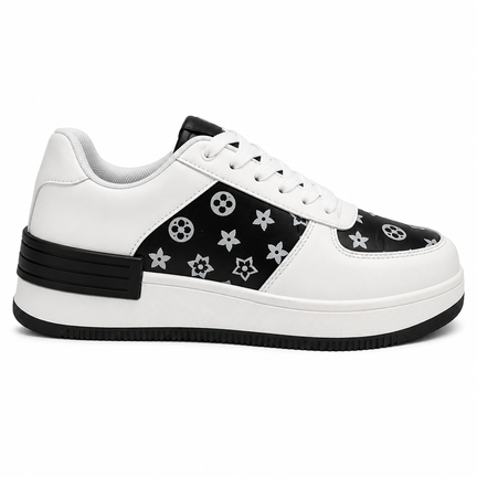 Hvid sneaker med sort monogram – Trendy og komfortabel