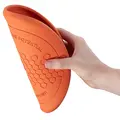Fleksibel Non-stop Dogwear Dog Flying Disc vist bøjet i hånden