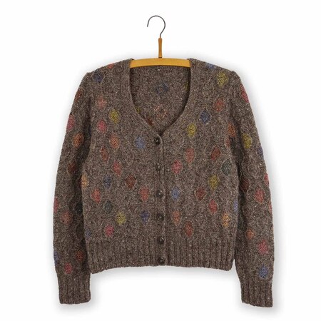 aronia cardigan af helga jona haenger paa boejle