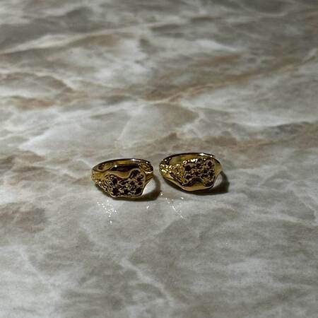 Edge øreringe i forgyldt sølv | Studio Z