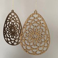 Påskeæg ornament i træ med blomstermønster – laserskåret påskepynt