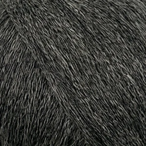 Close up af garnnøgle Hør Silke fra gepard garn i farven antic silver